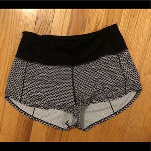 Lululemon black and white patterned shorts size 6